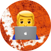 emoji travaillant sur un pc portable