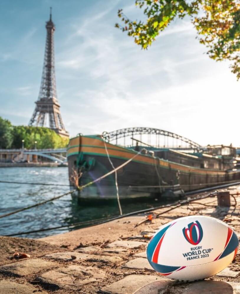 ballon de rugby tour eiffel paris peniche